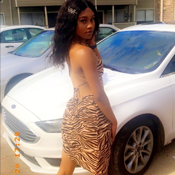 Exotic prints dress 🤎 - Picture 3 of 3